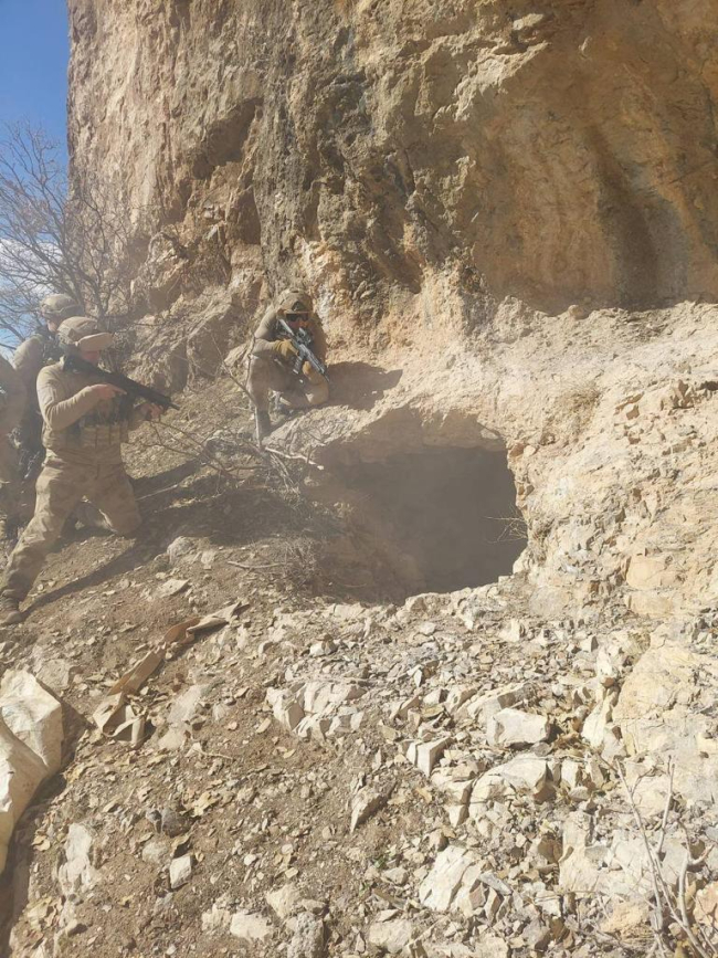 Eren Operasyonunda terör örgütünün kullandığı 3 katlı mağara imha edildi